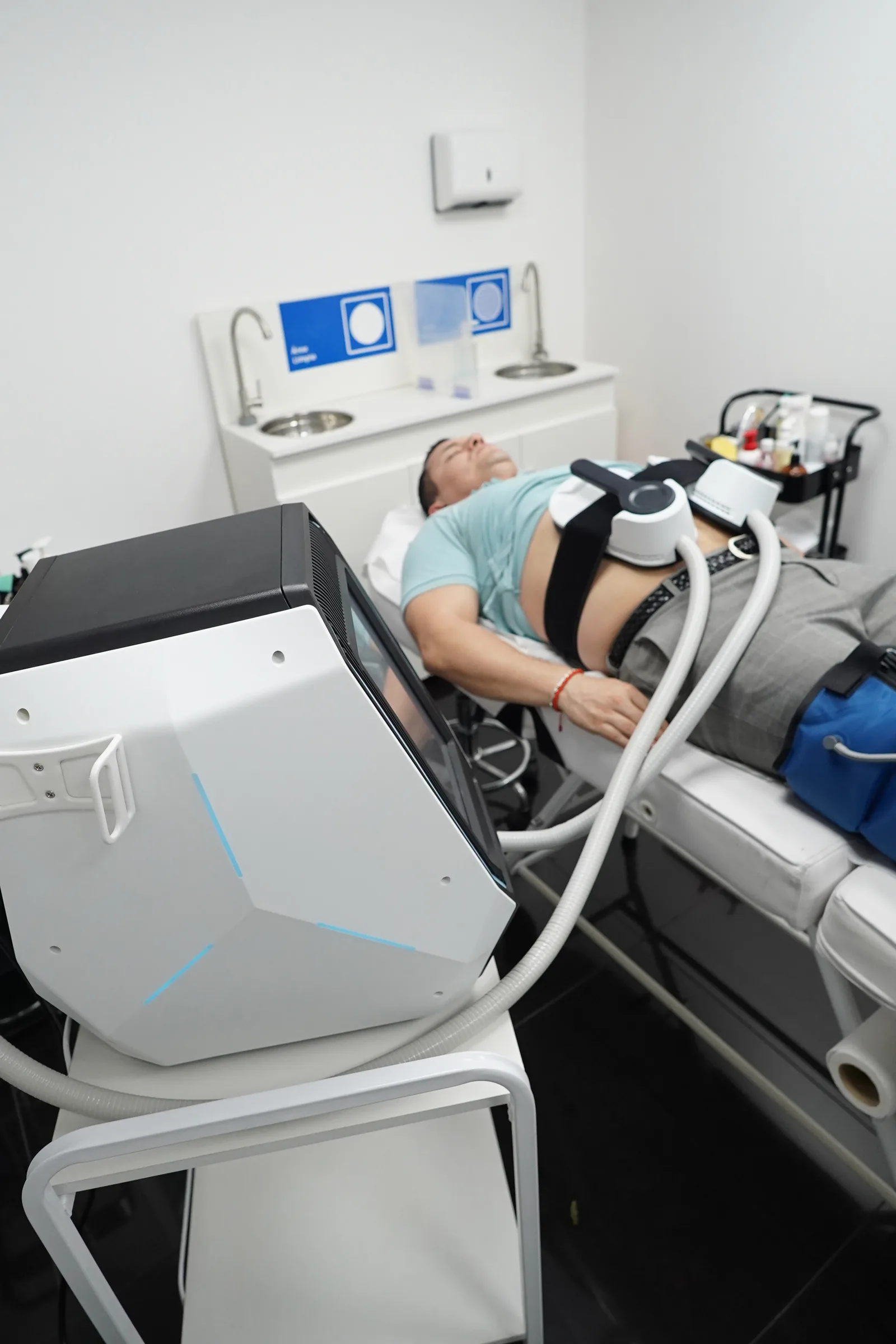 Equipo HIEMS Sculpt en uso en Método Hebe — electroestimulación de alta intensidad